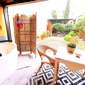  Appartamento Nadia's Lovely - With Private Garden And Jacuzzi